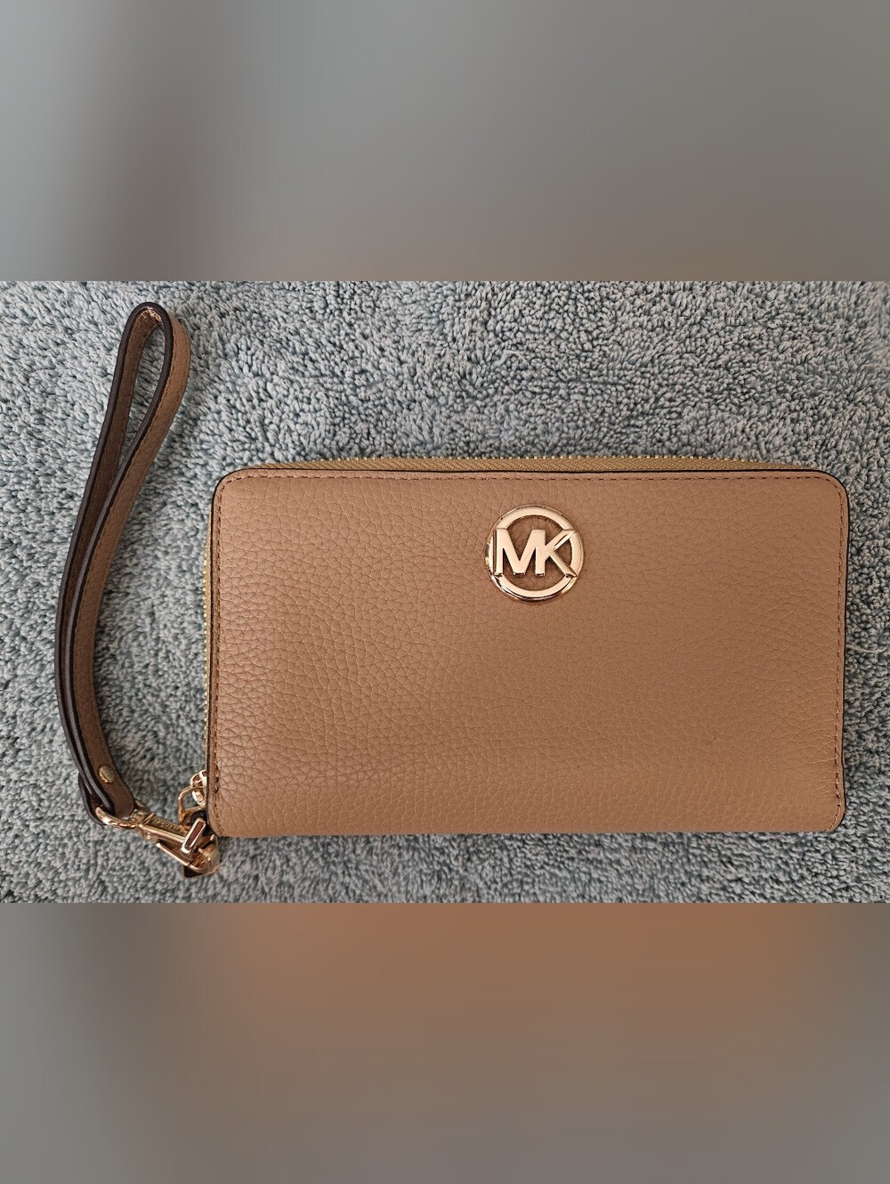 Michael Kors Pebbled Leather Wristlet in Taupe with Gold Tone MK BRAND NEW